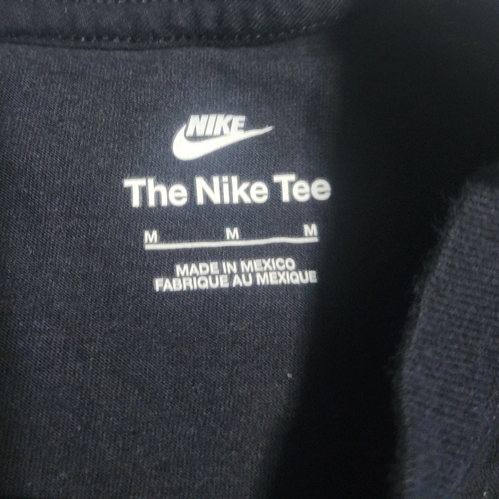 Boys M Nike tshirt - Picture 2 of 2